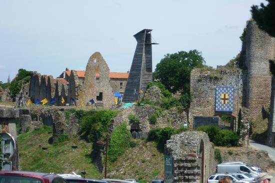 chateau de gilles de