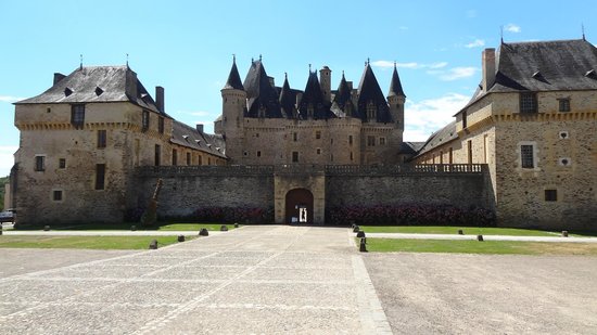 chateau de jumilhac le