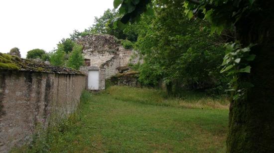 chateau de noyers sur