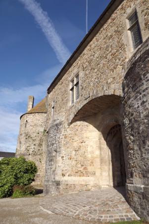 chateau de saint sauveur