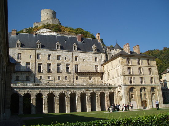 le chateau et la cour