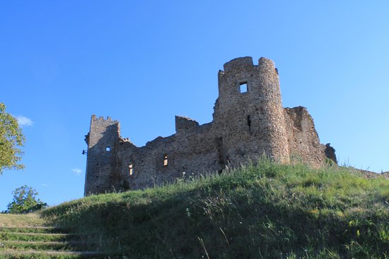 vers l entree du chateau