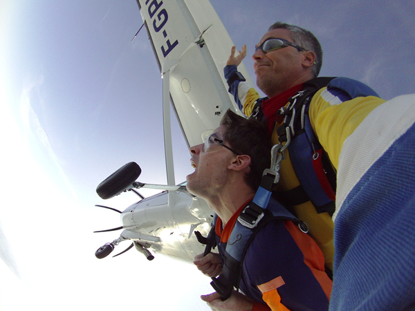 12130 skydive paris.fw