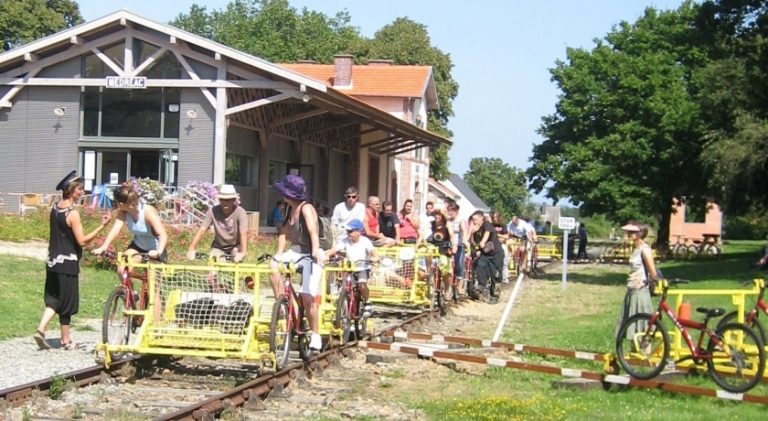41489 depart des velos rails en gare de medreac 768x421
