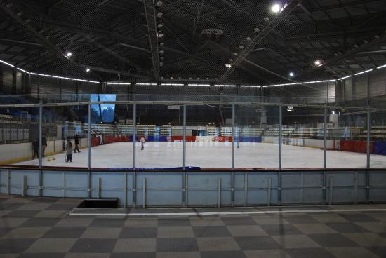 72219 patinoire albertville