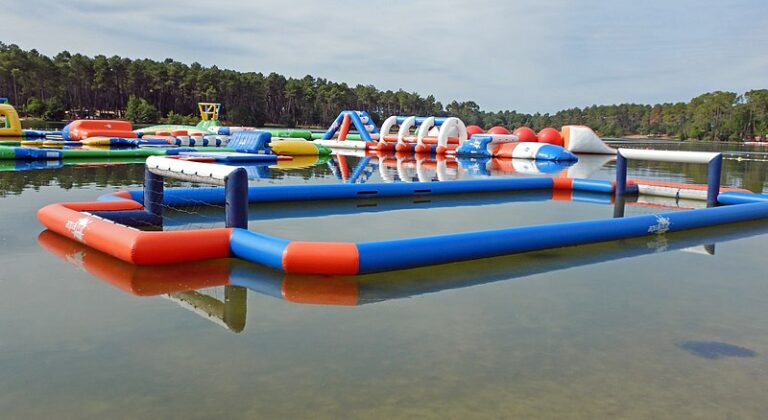 800px Jeux aquatiques sur le Lac de Clarens a Casteljaloux en aout 2018 a 08 768x420