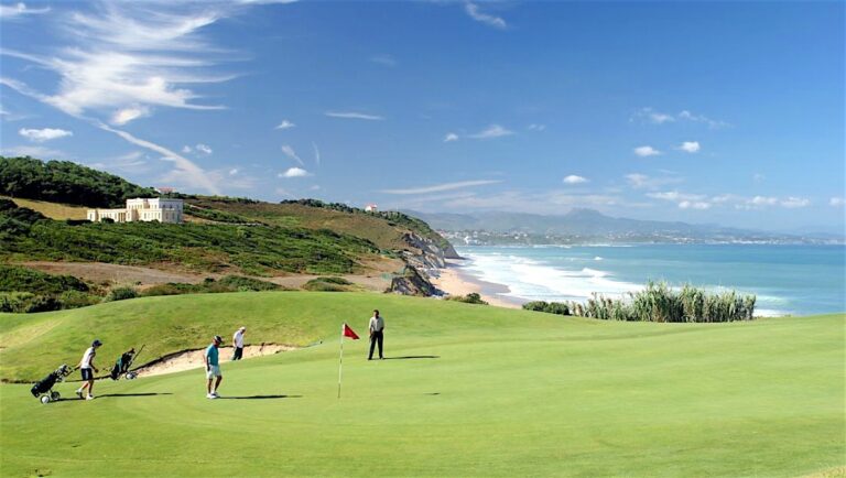 Golf de Biarritz le Phare Green golfeurs vue atlantique  768x434