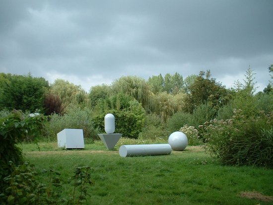 artwork in les hortillonnages