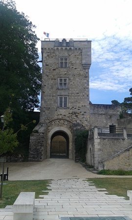 chateau de montendre