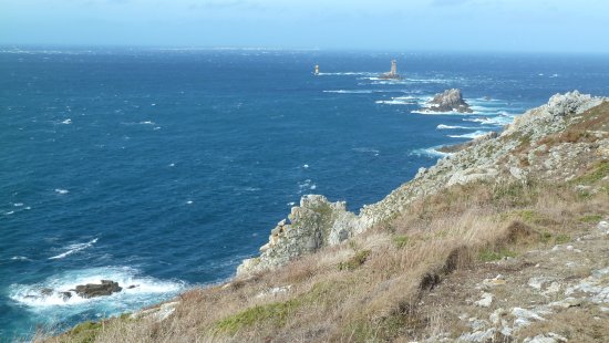 gli scogli e sul fondo