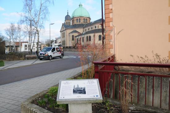 la plaque no 3 en face