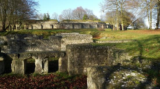 las termas y al fondo