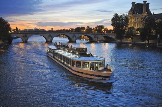 le bateau paris en scene