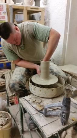 le potier en pleine demonstrat