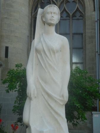 statue marie foure