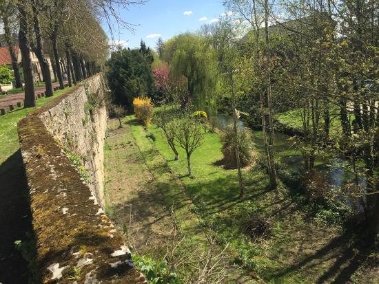the old city wall senlis