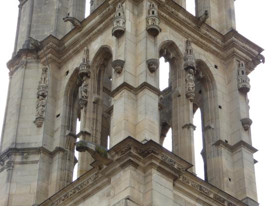 tour saint maclou a mantes