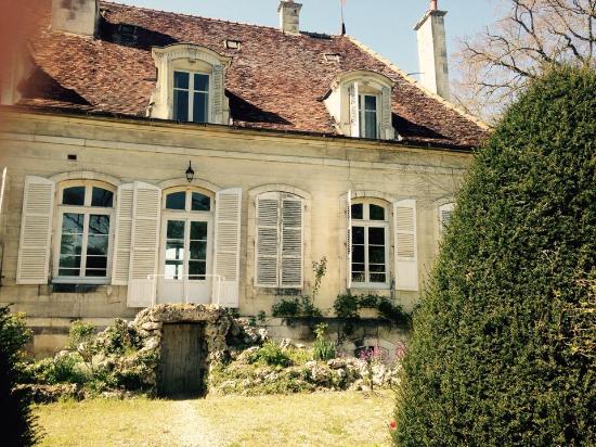 une batisse chargee d