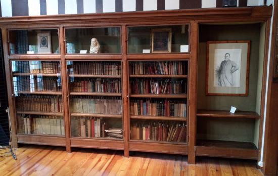 une partie de la bibliotheque