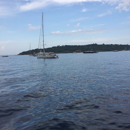vue de bateau au milieu