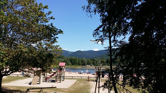 vue sur le lac et les